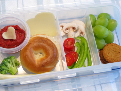 kid-lunch-pizza-bagel