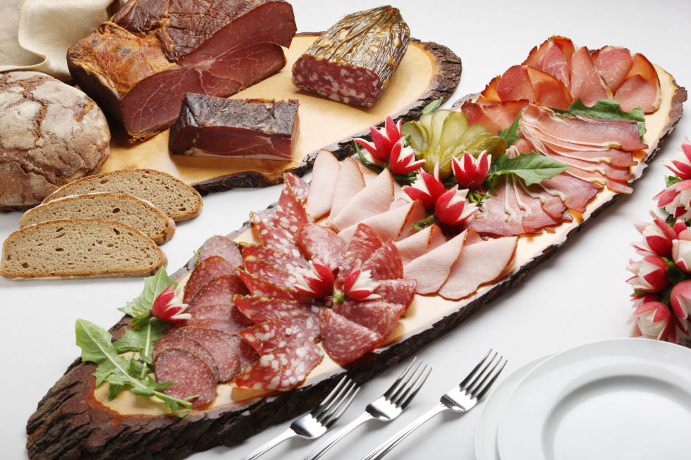 Here are some great examples of simple ways to entertain your guests