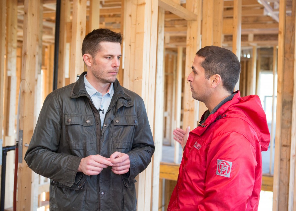 VP Greyter Water Systems, John Bell (L) speaking with Geranium Homes President, Boaz Feiner